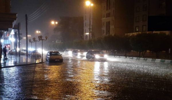 بارش شدید باران موجب بسته شدن بخشی از جاده ساحلی اهواز شد بارش شدید باران موجب بسته شدن بخشی از جاده ساحلی اهواز شد