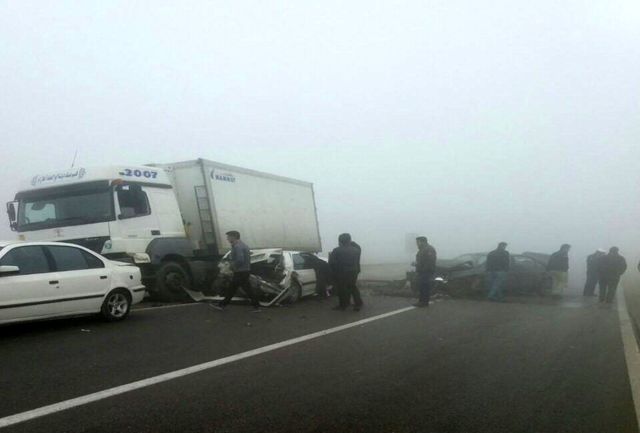 تصادف ۲۹ خودرو در محور اهواز – آبادان به علت مه‌گرفتگی
