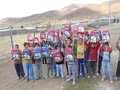 توزیع ۵۰۰ بسته کمک تحصیلی بین دانش آموزان مناطق محروم دزفول