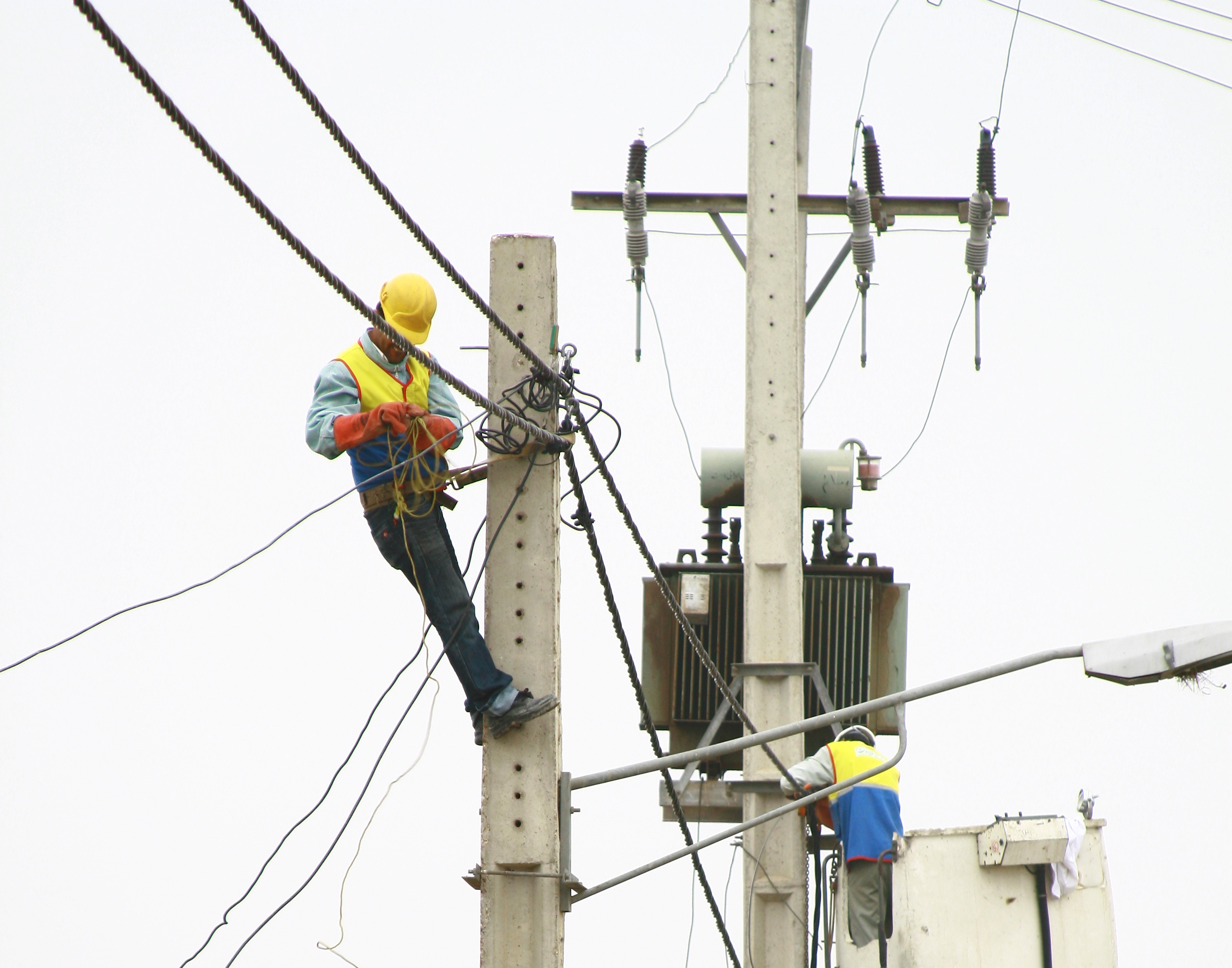 افزایش پنج هزار کیلوولت آمپر به ظرفیت شبکه برق شمال شرق اهواز