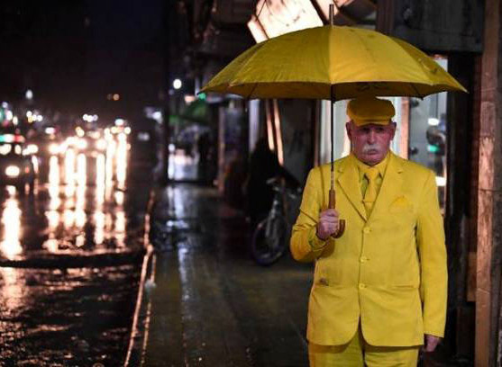 مردی که ۳۶ سال فقط لباس زرد پوشید