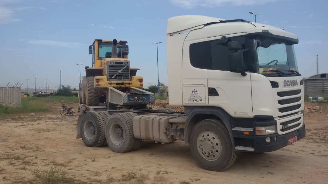 حضور ماشین آلات بنیاد مسکن بوشهر، یزد و فارس برای کمک به سیل زدگان خوزستان