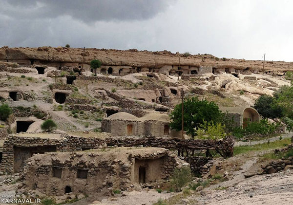 میمند شهربابک؛ روستایی صخره‌ای در کرمان