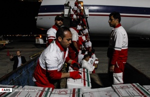 ورود ۷۰ تن اقلام امدادی هلال احمر توسط هواپیمای ارتش به خوزستان