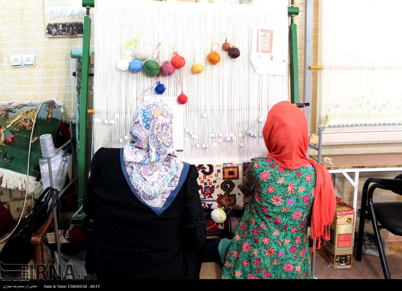 افتتاح طرح بزرگ قالی بافی و کلنگ زنی سردخانه ۲هزار تنی در اندیمشک
