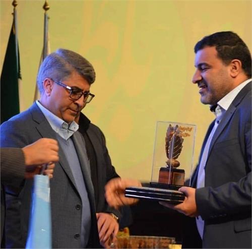 دریافت تندیس ملی مسئولیت‌پذیری اجتماعی توسط شرکت فولاد خوزستان