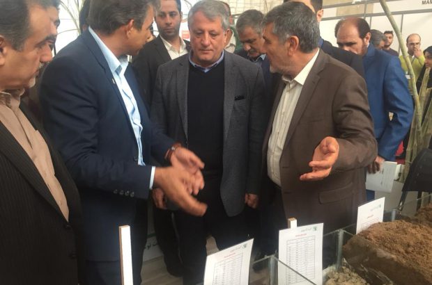 بازدید رییس شورای شهر تهران از غرفه شرکت توسعه نیشکر در  نمایشگاه مدیریت پسماند