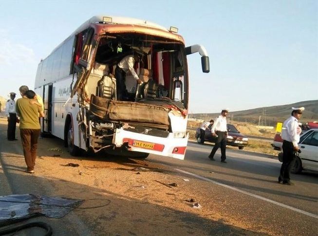 تصادف مرگبار اتوبوس با تریلر در جاده اهواز – آبادان