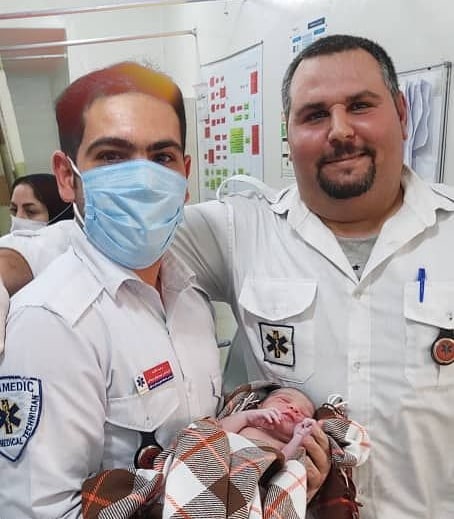 به دنیا آمدن نوزاد دختر در آمبولانس