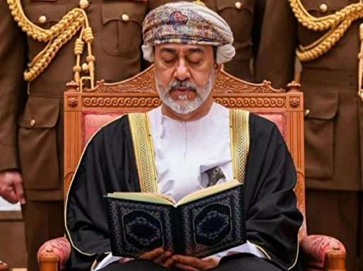 عمان به دلیل نیاز به کمک مالی همسایگان عربی، ناچار است به تدریج از ایران دورتر شود