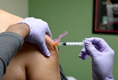 با متخلفان دریافت واکسن کرونا در خوزستان برخورد جدی می شود