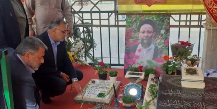 حضور شهردار تهران بر سر مزار حجت‌الاسلام شفیعی در اهواز