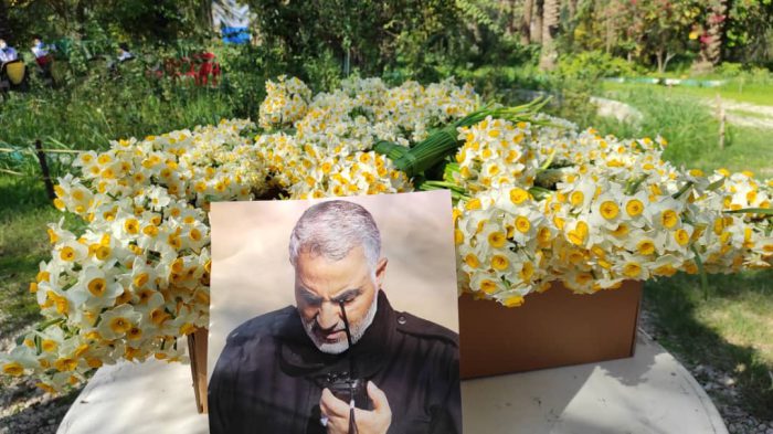اهدای ۲۳ هزار شاخه گل نرگس بهبهان به مزار سردار شهید سلیمانی