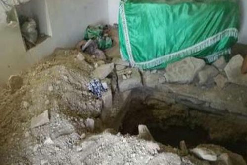 تخریب امامزاده در روستای کاسکان کازرون برای گنج