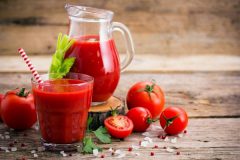 آب گوجه فرنگی، انرژی زا و پاک کننده بدن از سموم