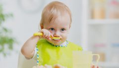 رشد مناسب کودکان ۱ تا ۲ سال با رعایت نکات تغذیه‌ای