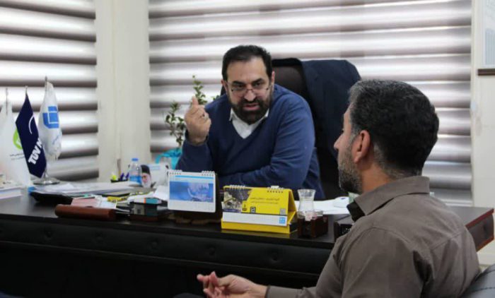 دیدار مدیر واحد فنی و تعمیرات با مدیرعامل شرکت حریر خوزستان
