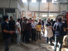 دانشجویان گروه صنایع فرآورده‌های سلولزی دانشگاه صنعتی خاتم الانبیاء بهبهان از شرکت حریر خوزستان بازید کردند
